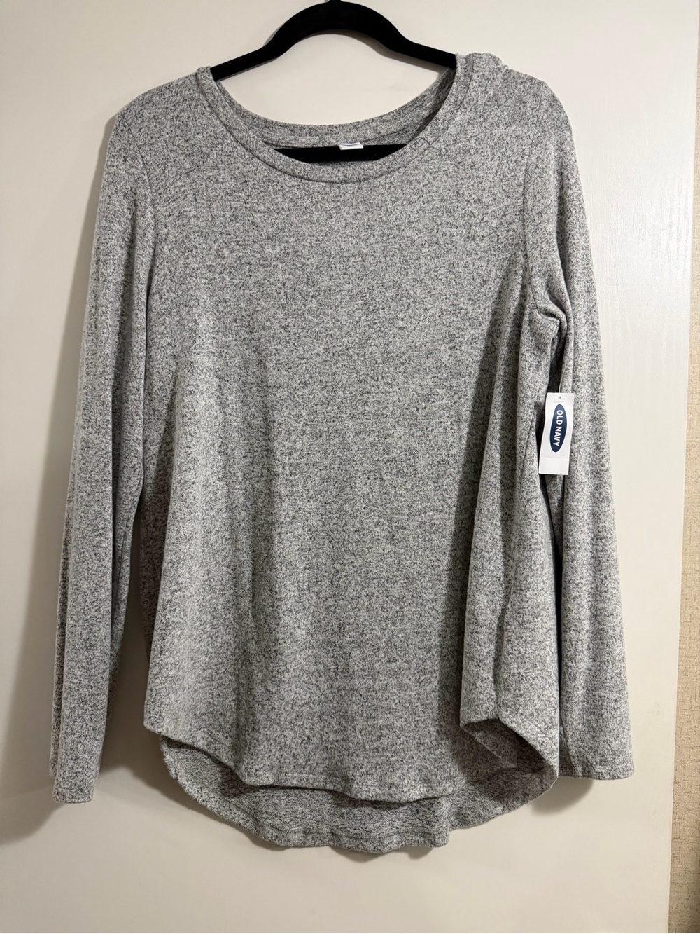 Old Navy Heather Gray Long-Sleeve Crewneck Top